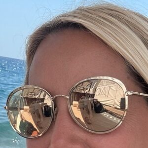 Meet your Posher, Carolyn